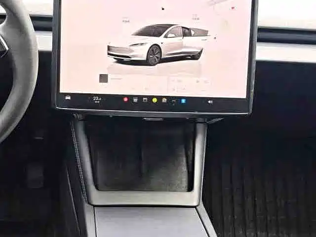 Tesla Model 3 — фото 11