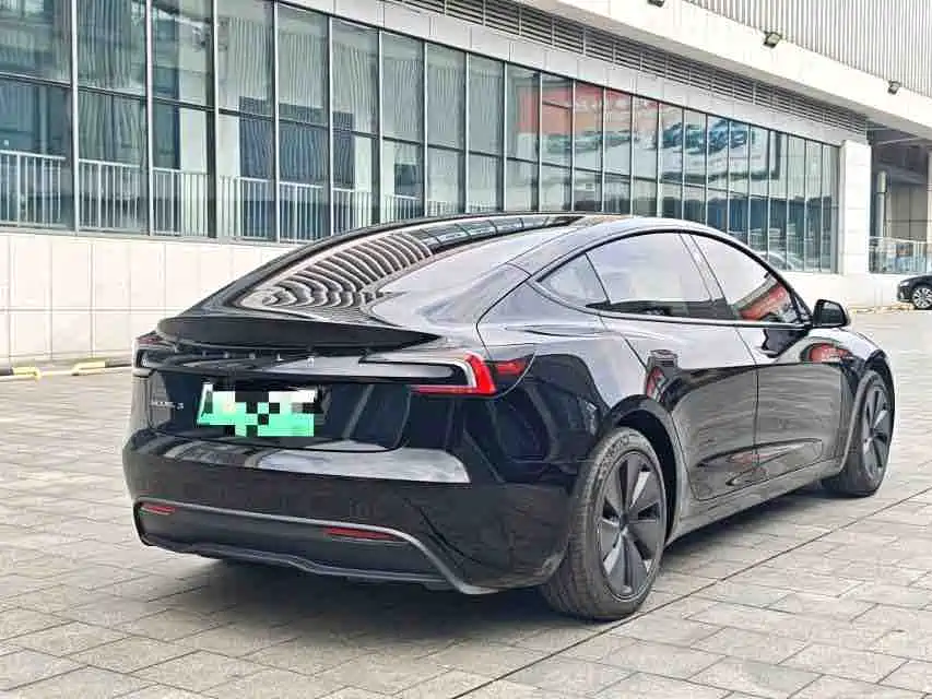 Tesla Model 3 — фото 14