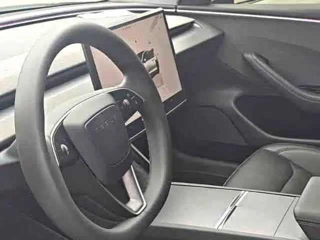 Tesla Model 3 — фото 5