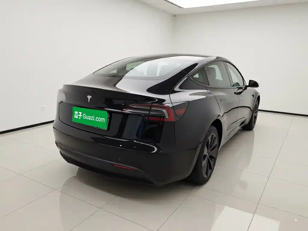 Tesla Model 3 — фото 4