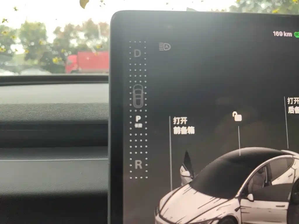 Tesla Model 3 — фото 10