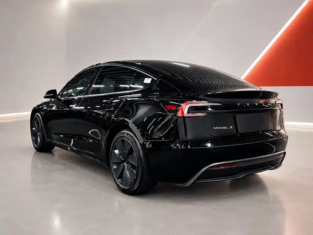 Tesla Model 3 — фото 4