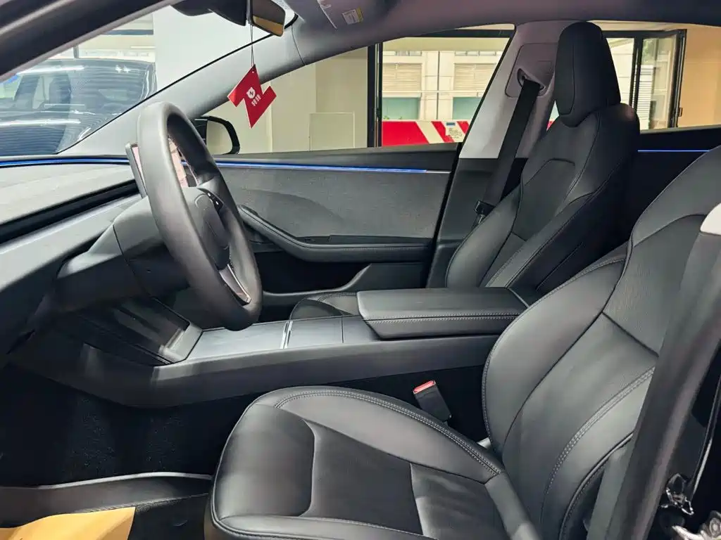 Tesla Model 3 — фото 7