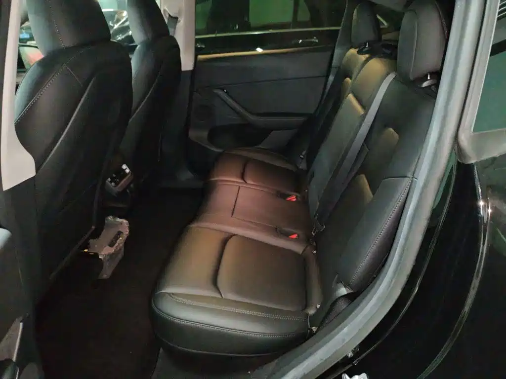 Tesla Model Y — фото 13