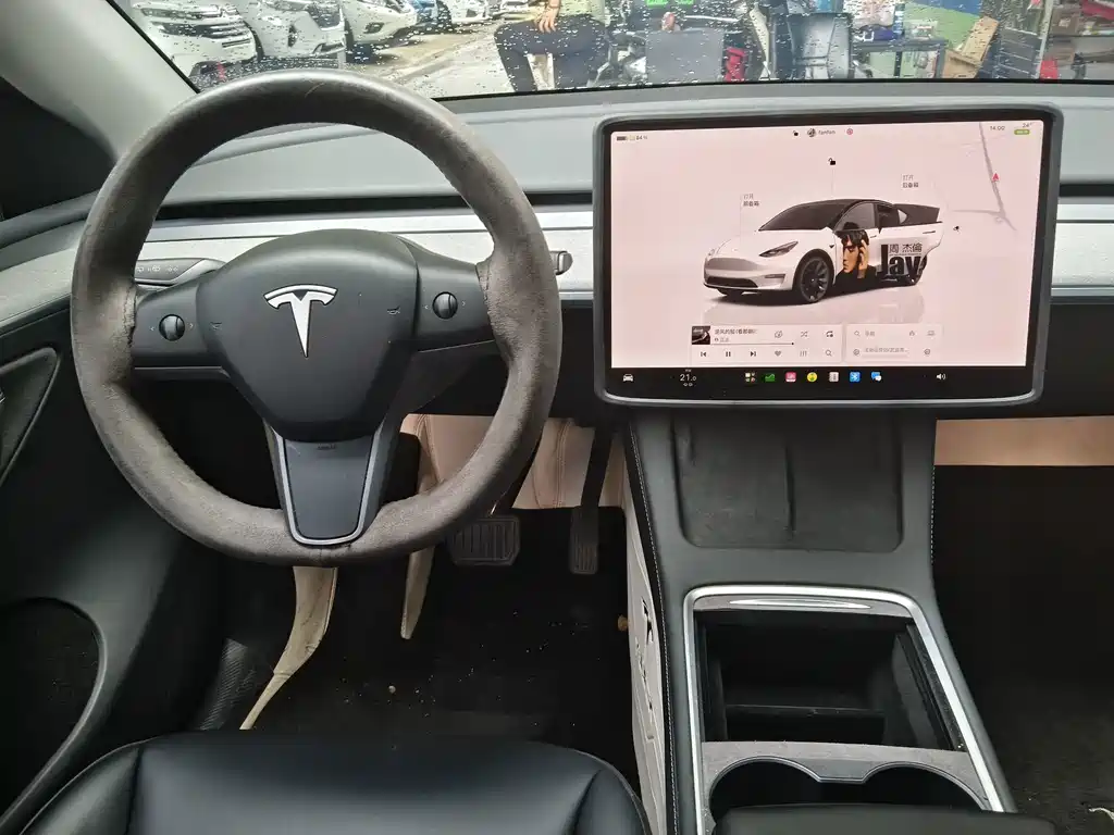 Tesla Model Y — фото 6