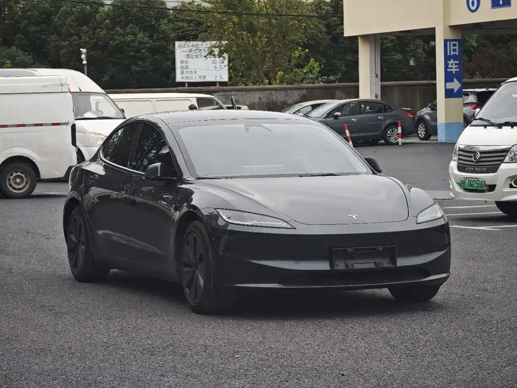 Tesla Model 3 — фото 3