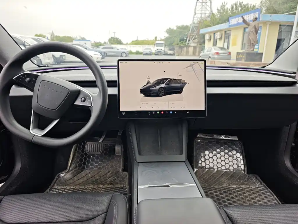 Tesla Model 3 — фото 10