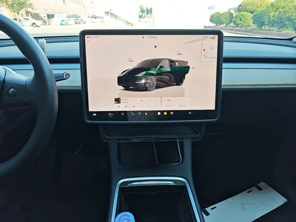 Tesla Model Y — фото 13