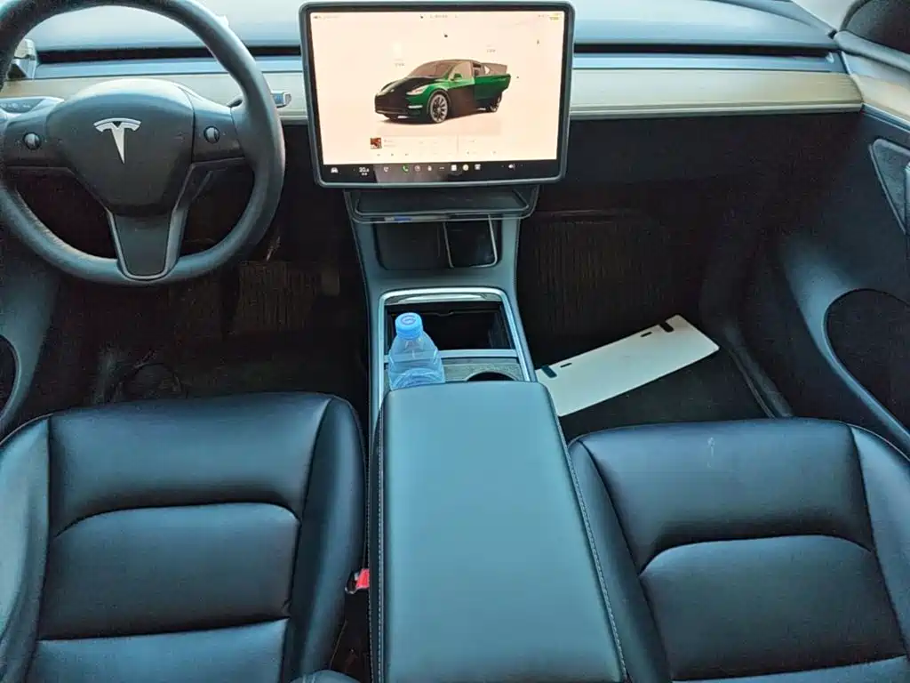 Tesla Model Y — фото 14