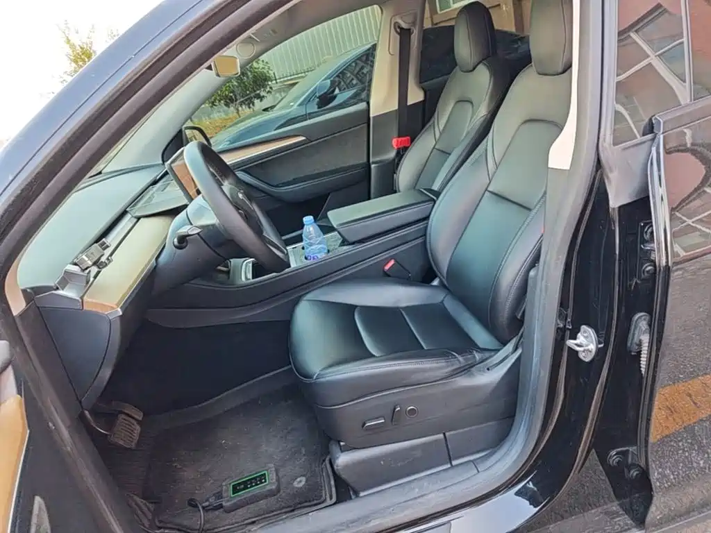 Tesla Model Y — фото 15