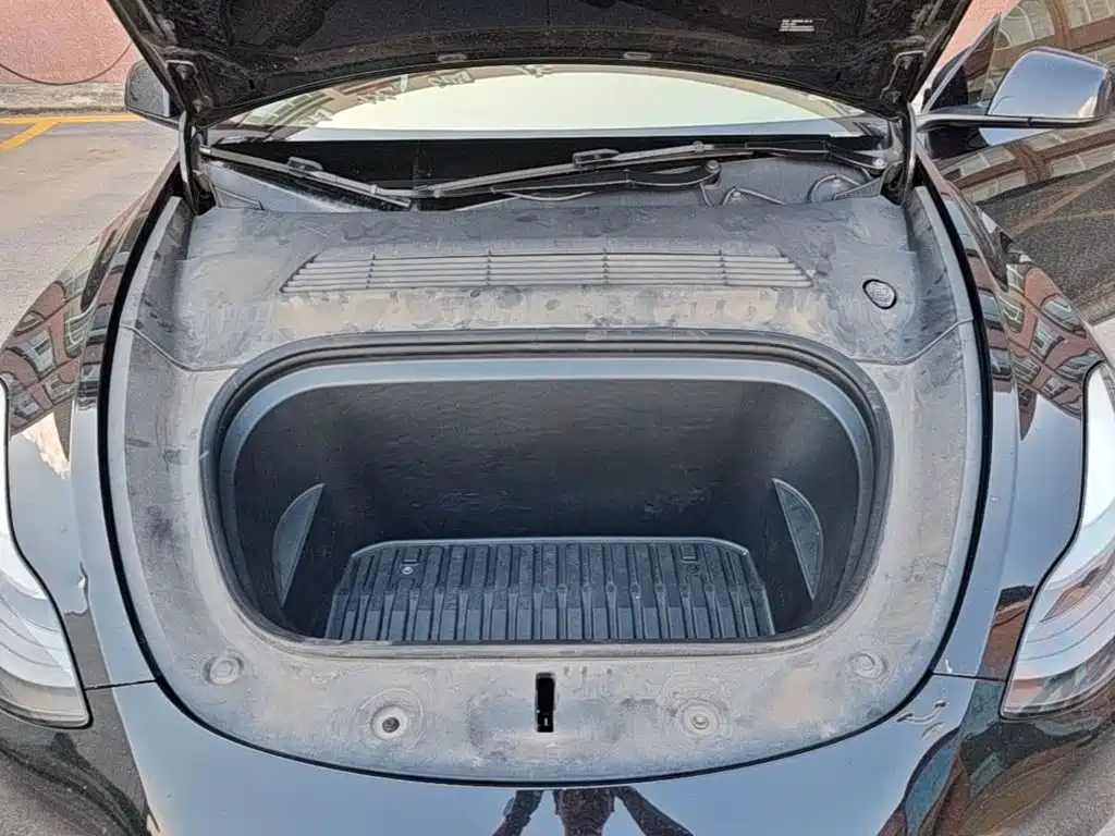 Tesla Model Y — фото 20