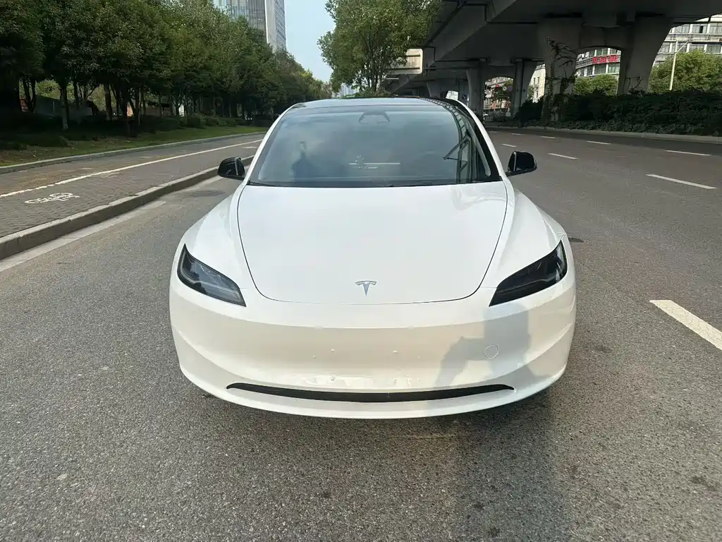 Tesla Model 3 — фото 2