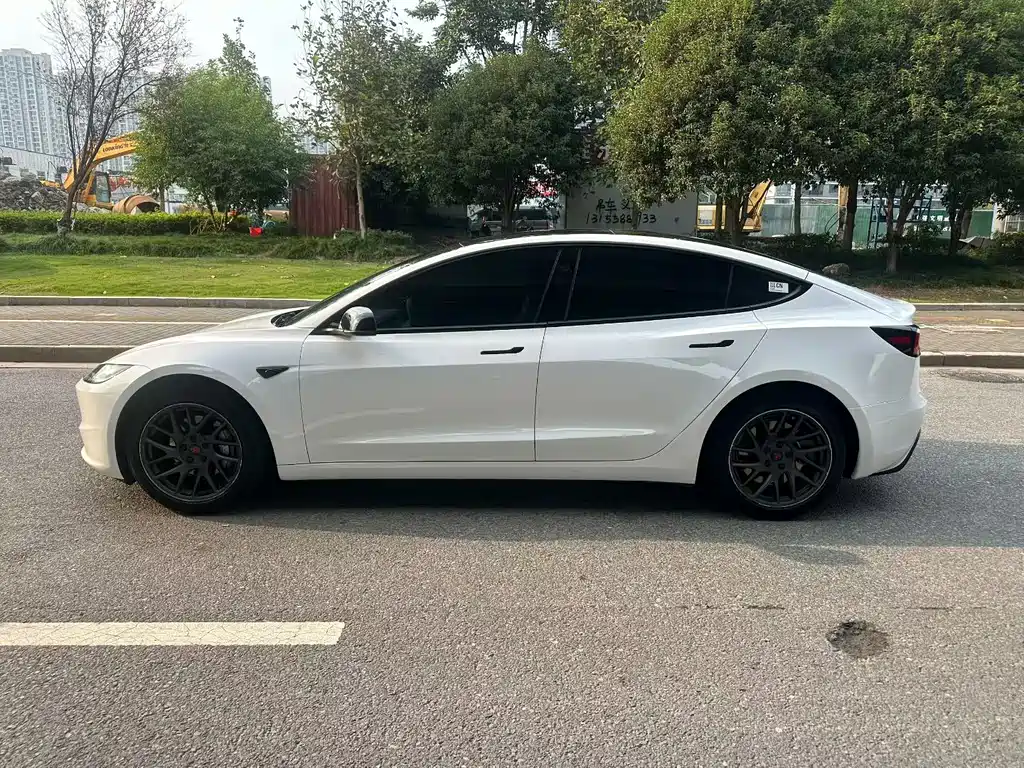 Tesla Model 3 — фото 3