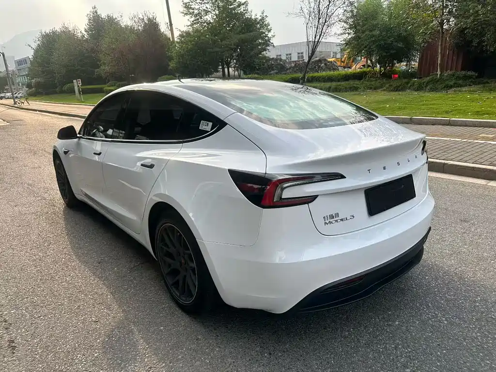 Tesla Model 3 — фото 4