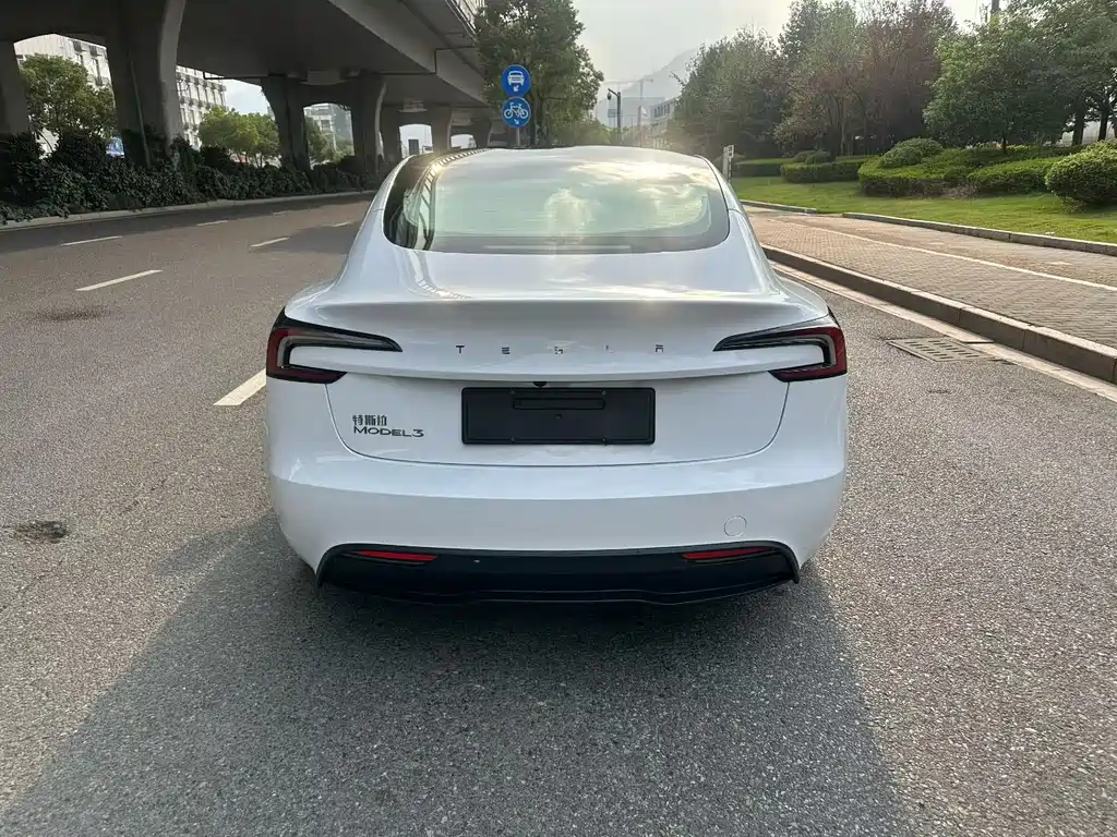 Tesla Model 3 — фото 5
