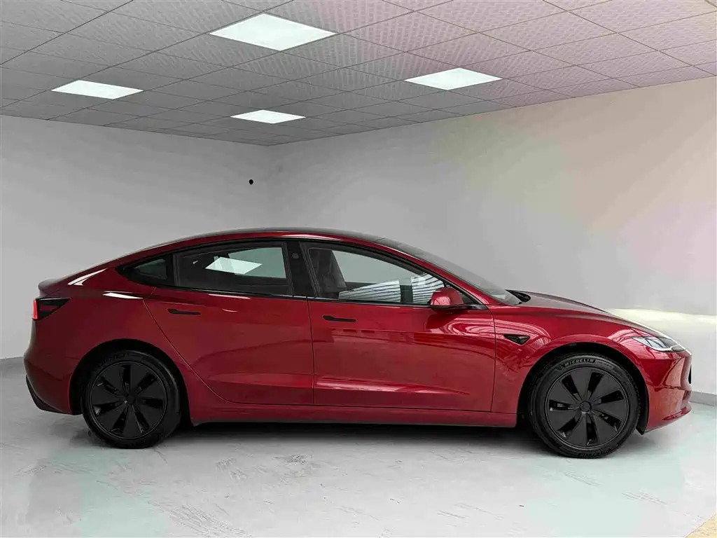 Tesla Model 3 — фото 3