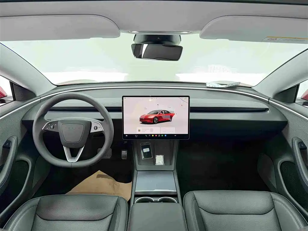 Tesla Model 3 — фото 7