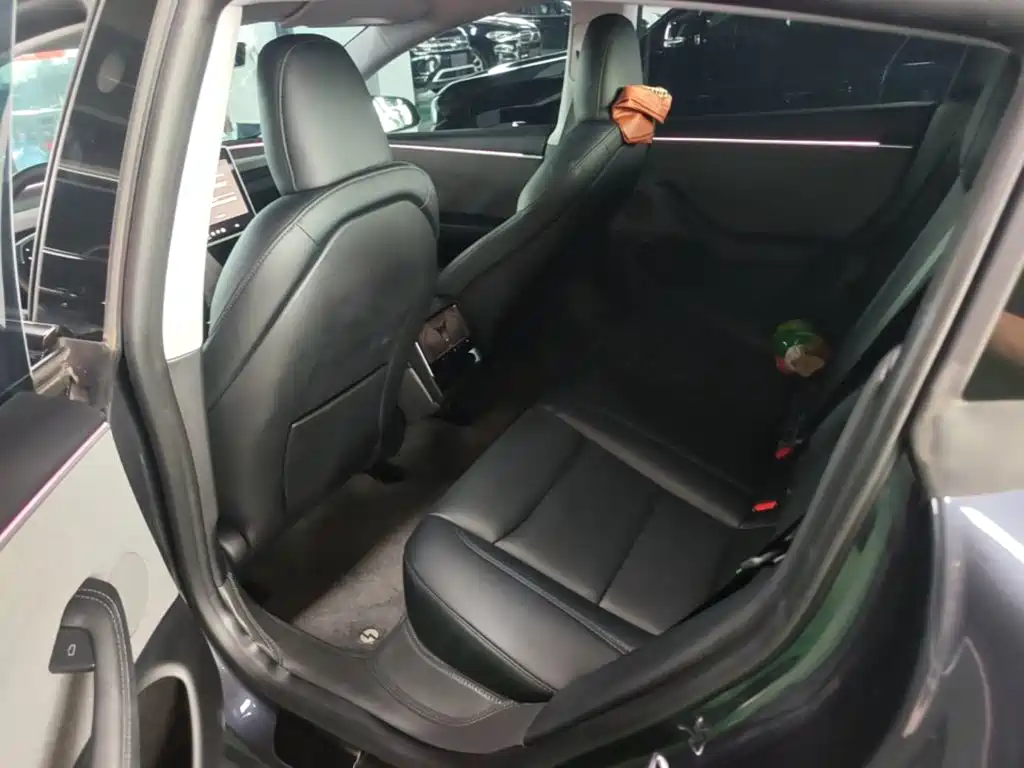 Tesla Model 3 — фото 13