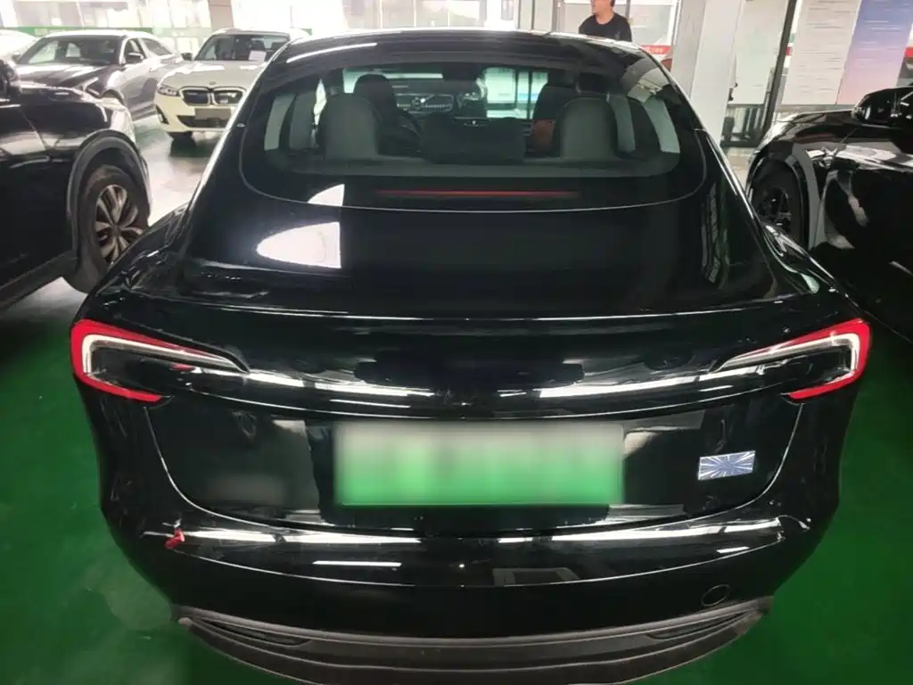 Tesla Model 3 — фото 4