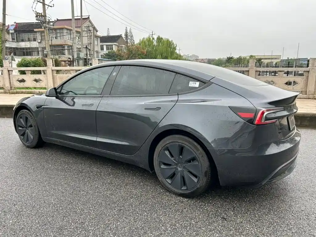 Tesla Model 3 — фото 3