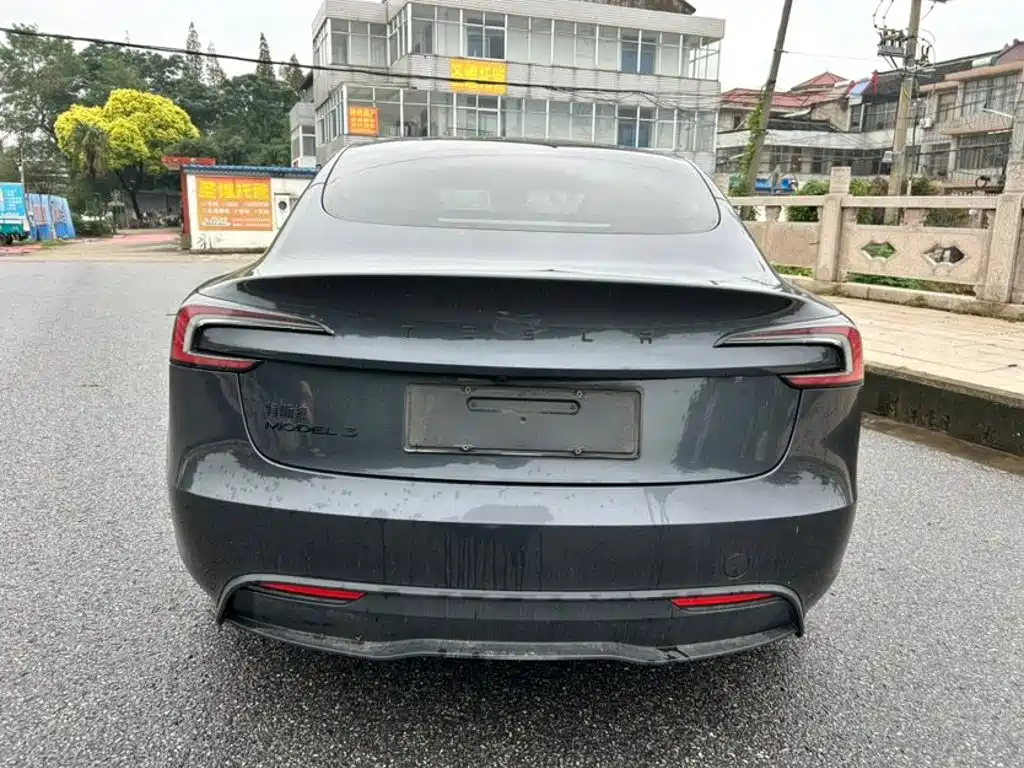 Tesla Model 3 — фото 4