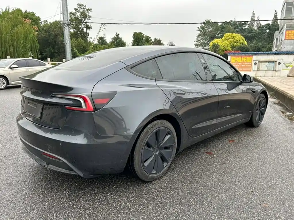 Tesla Model 3 — фото 5