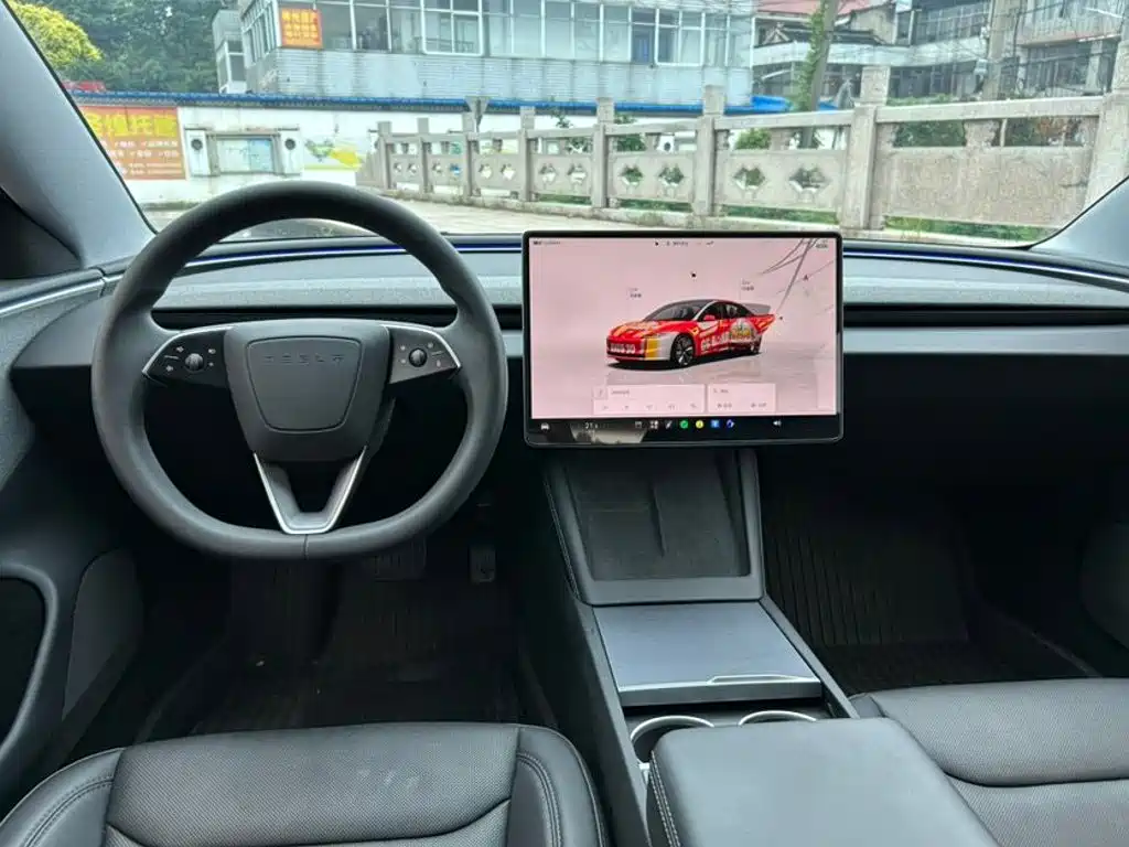 Tesla Model 3 — фото 8