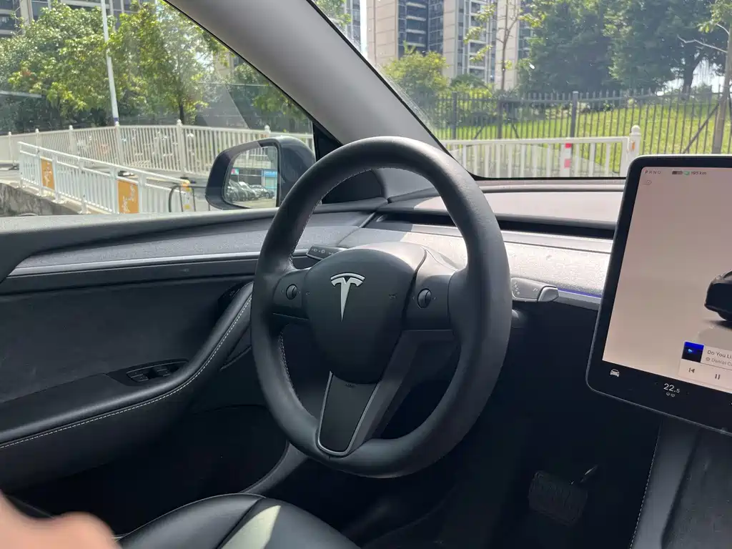 Tesla Model Y — фото 7