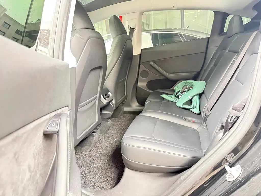 Tesla Model Y — фото 13