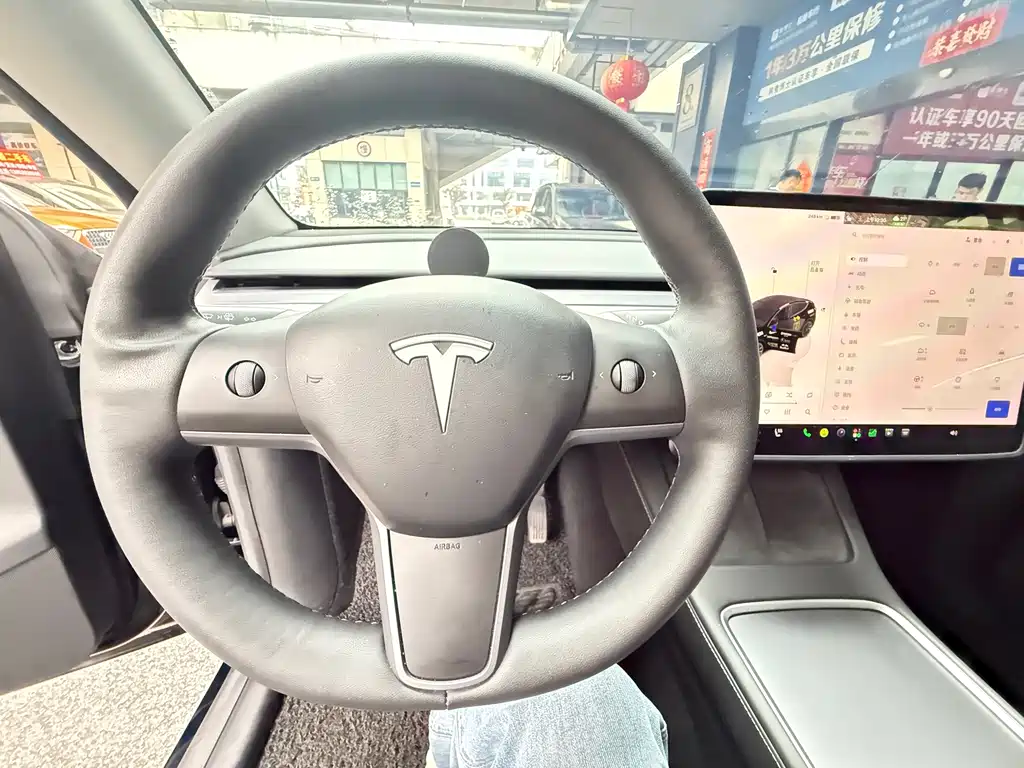 Tesla Model Y — фото 6
