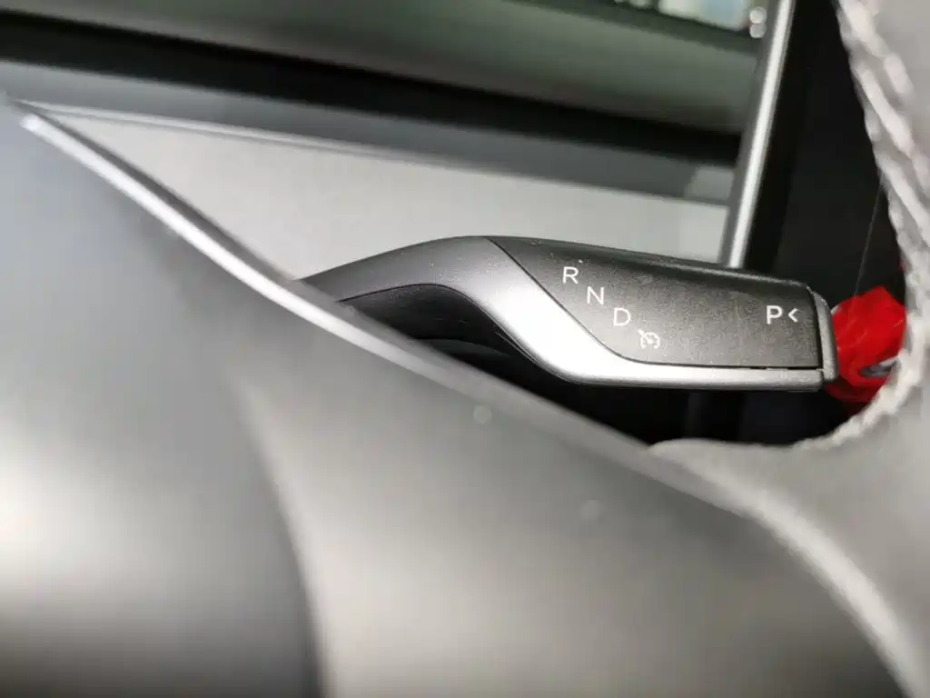 Tesla Model Y — фото 14