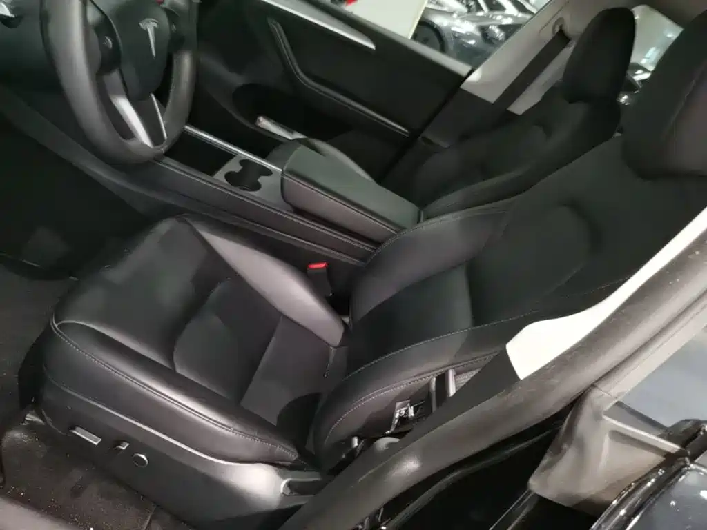Tesla Model Y — фото 15