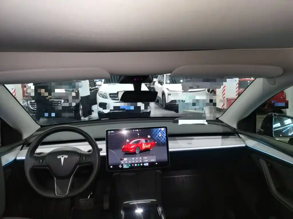 Tesla Model Y — фото 18