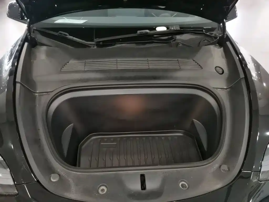 Tesla Model Y — фото 20