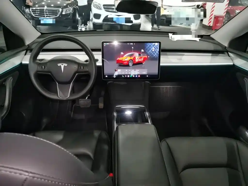 Tesla Model Y — фото 10