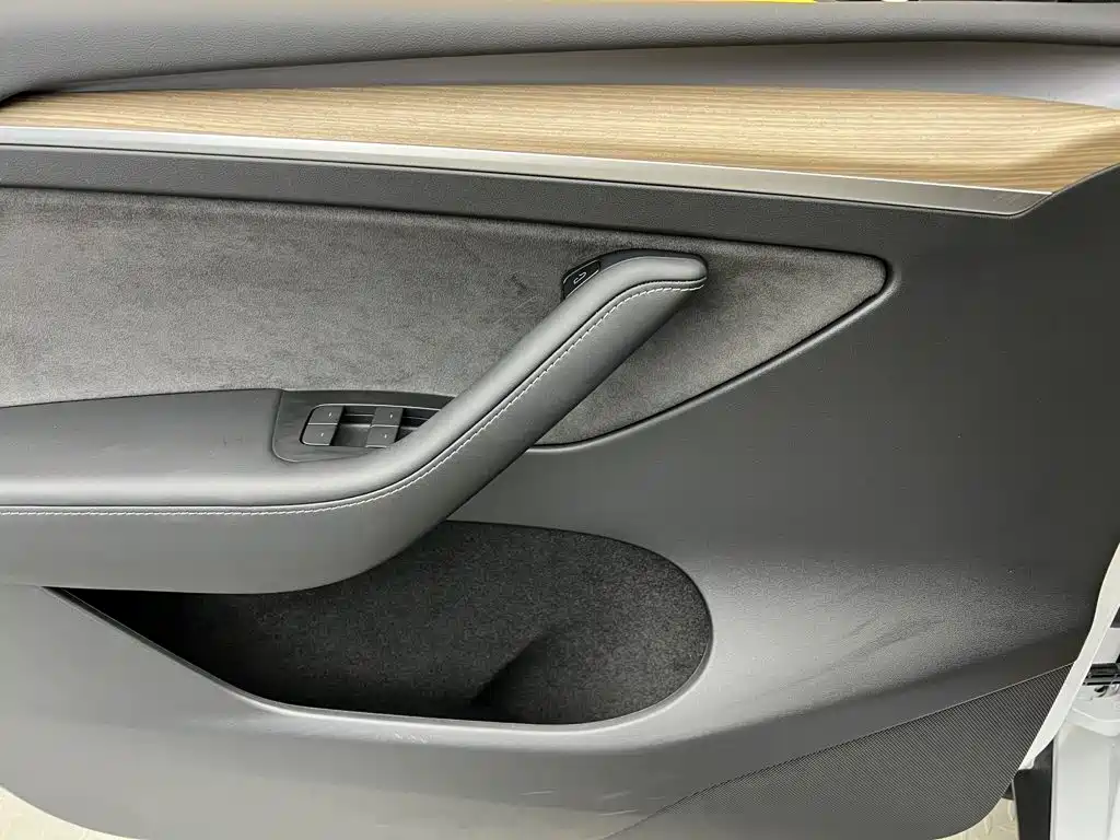 Tesla Model Y — фото 17