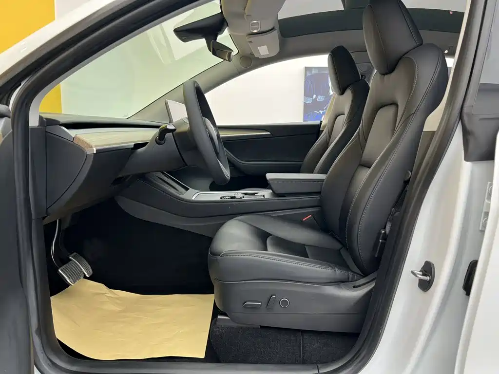 Tesla Model Y — фото 18