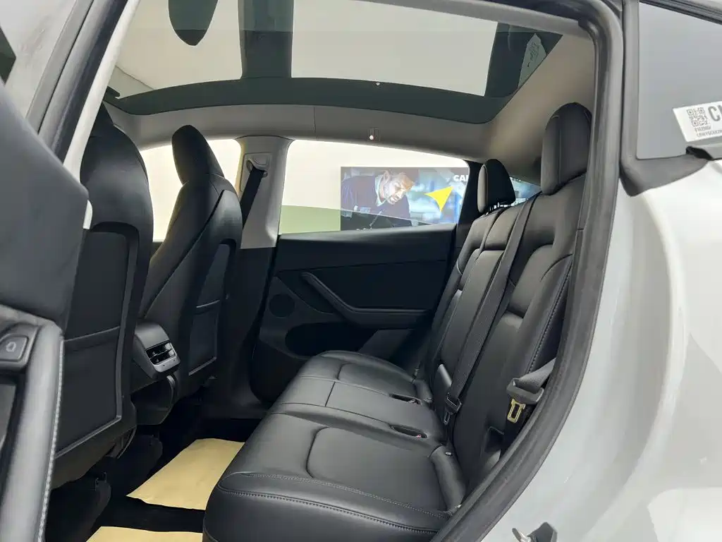 Tesla Model Y — фото 20