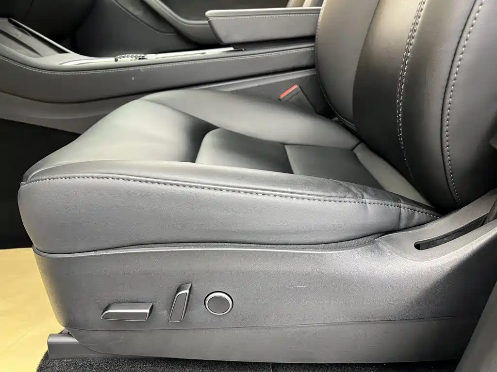 Tesla Model Y — фото 35