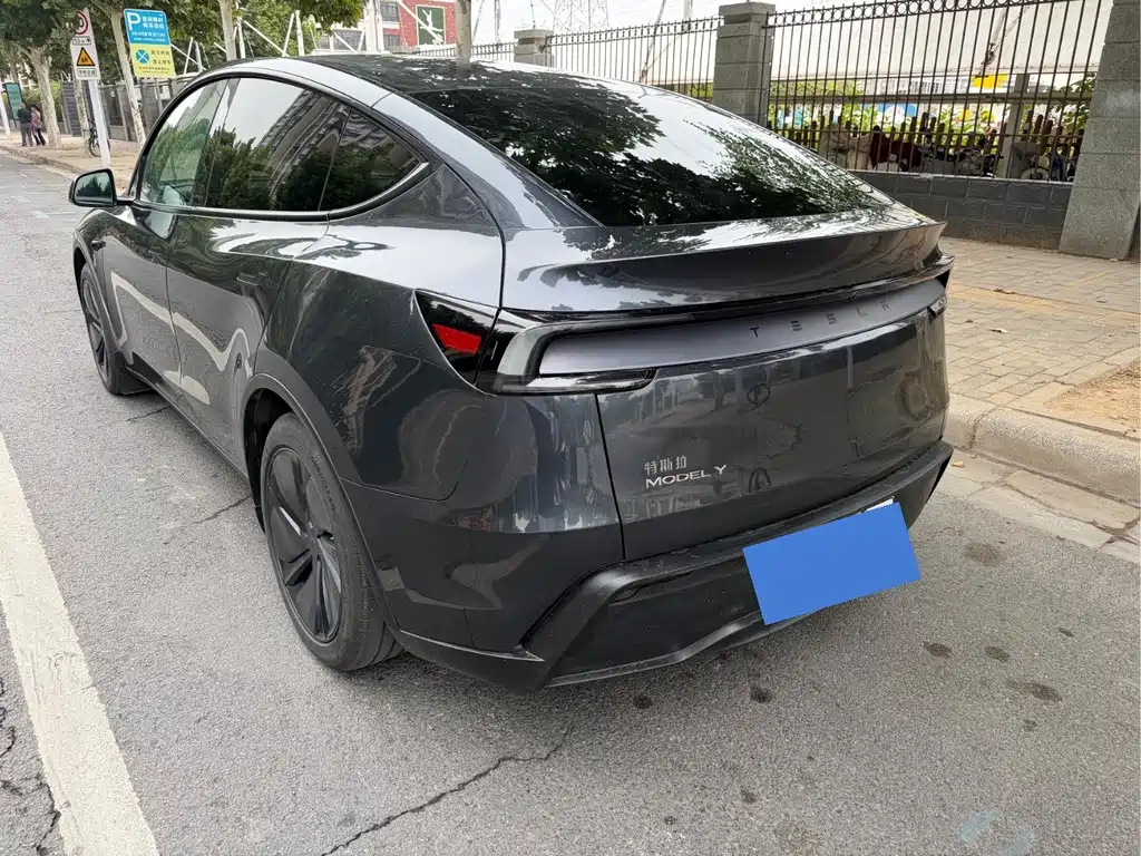 Tesla Model Y — фото 4