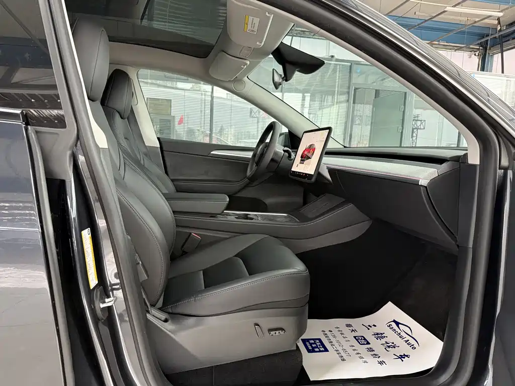 Tesla Model Y — фото 11