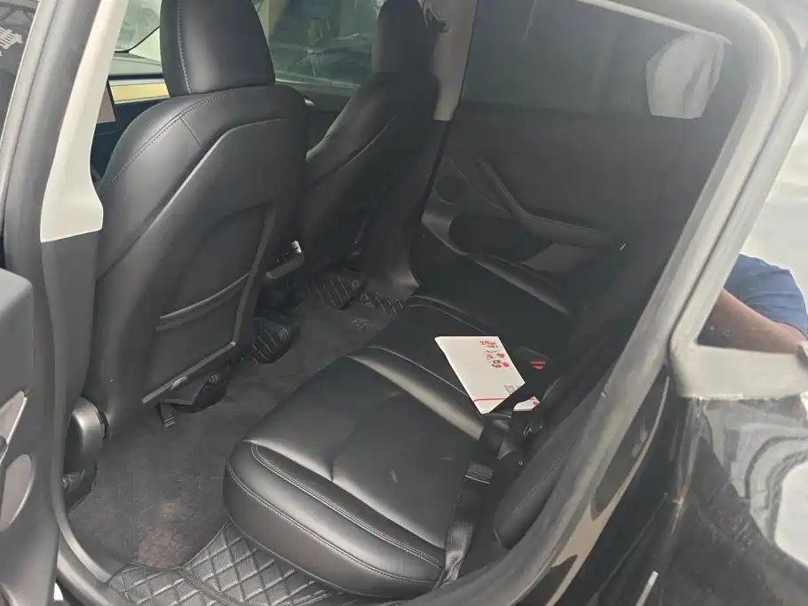 Tesla Model Y — фото 11