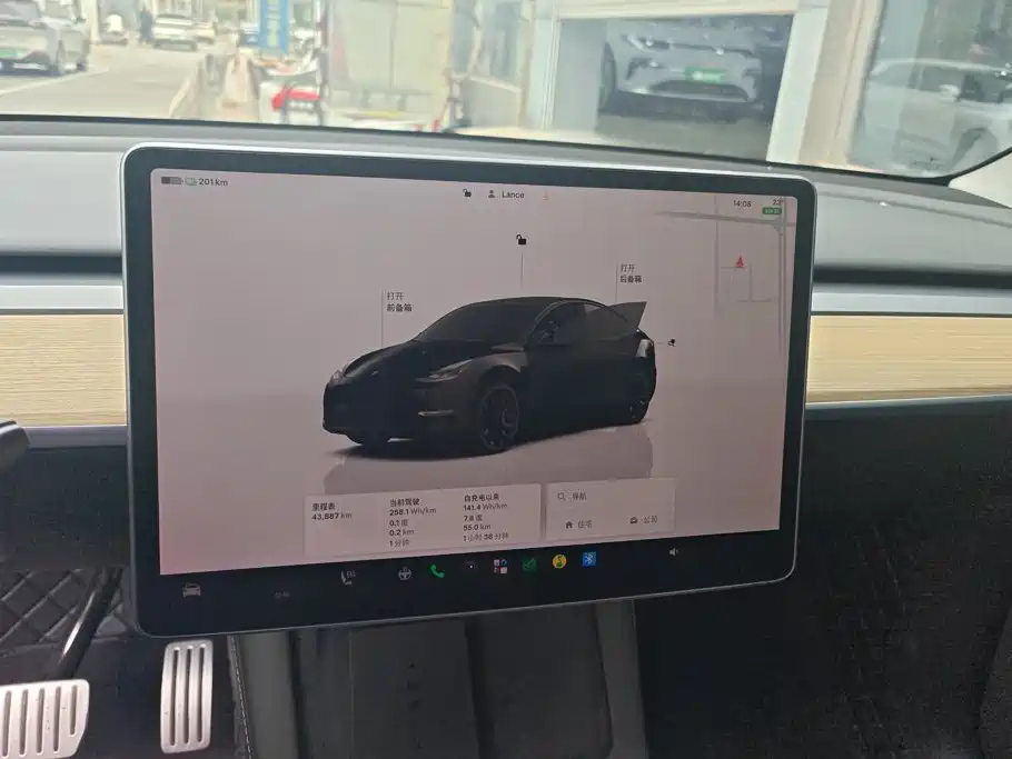 Tesla Model Y — фото 14