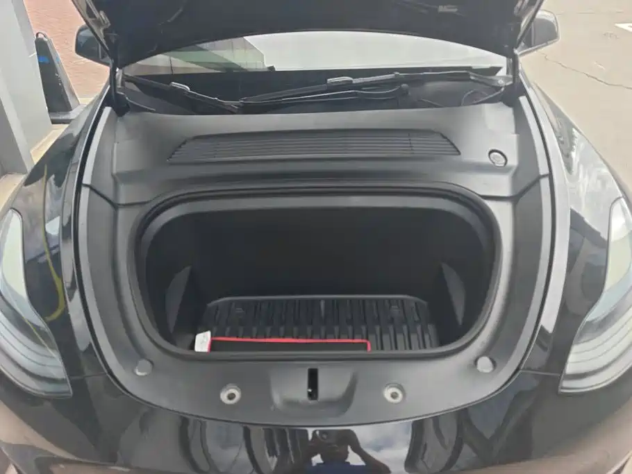 Tesla Model Y — фото 10