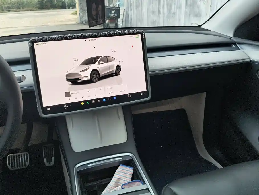 Tesla Model Y — фото 13