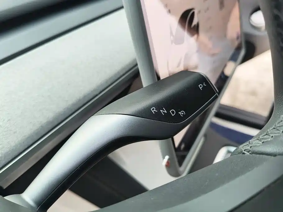 Tesla Model Y — фото 16