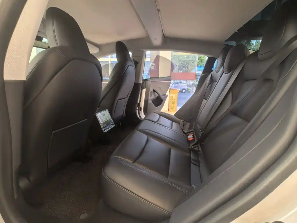 Tesla Model 3 — фото 11