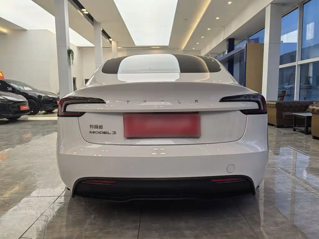 Tesla Model 3 — фото 5