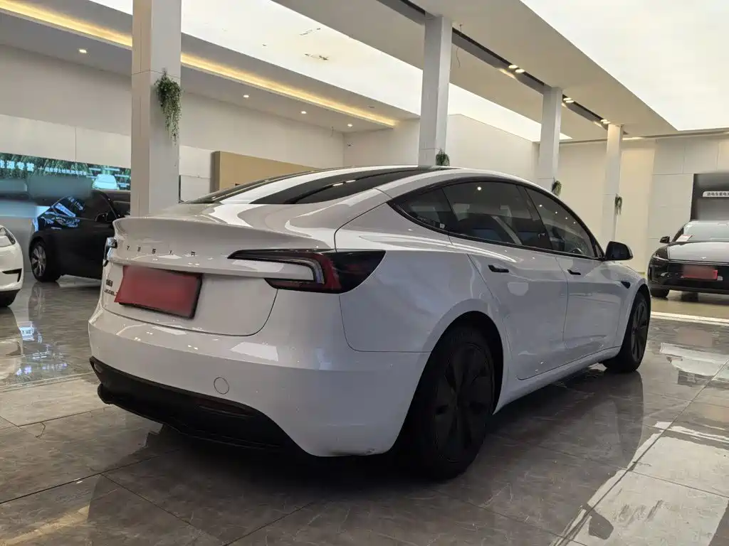 Tesla Model 3 — фото 6