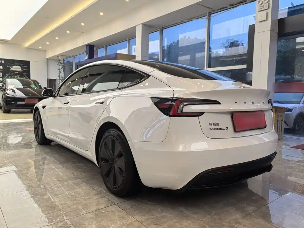 Tesla Model 3 — фото 7